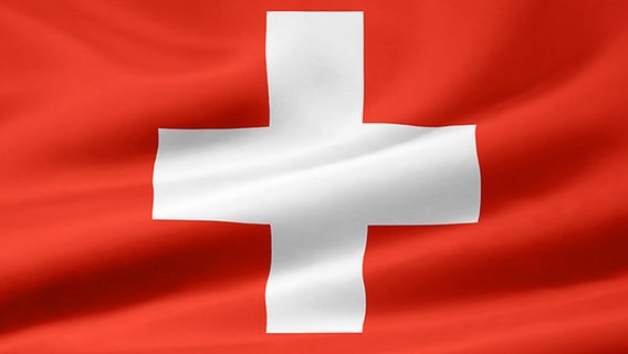 Flagge der Schweiz © fotolia.com Foto: Jürgen Priewe