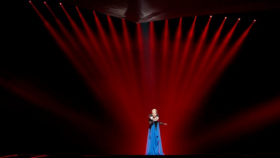 Rona Nishliu für Albanien auf der Bühne © NDR Foto: Rolf Klatt