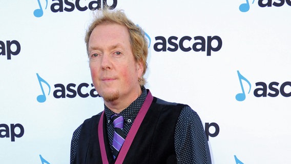 Der Songwriter Dave Bassett auf dem Roten Teppich des "ASCAP Pop Music Awards 2016". © picture alliance / AP Images Foto: Richard Shotwell