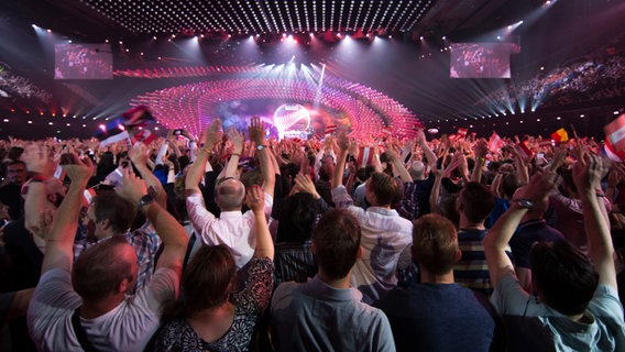 Die ESC-Bühne in Wien mit Publikum. © NDR Foto: Rolf Klatt