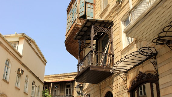 Balkone in der Bakuer Altstadt  Foto: Julian Rausche