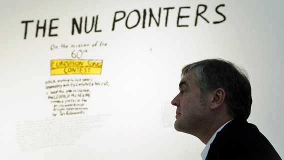 Jan Feddersen in der Rubinowitz-Ausstellung "The Nul Pointers" im Wiener Leopold Museum  