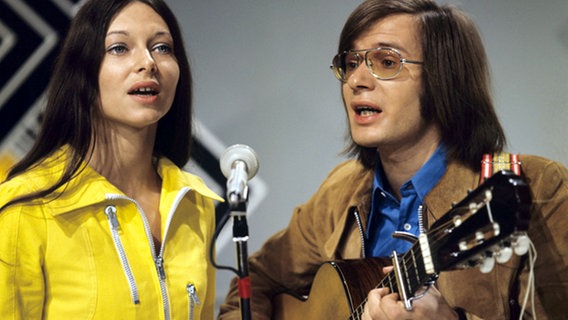 Inga und Wolf bei einem Auftritt 1972 in der Sendung Studio B. Im selben Jahr belegten sie für Deutschland beim Grand Prix den 4. Platz © dpa-Bildfunk Foto: Wolfgang Weih