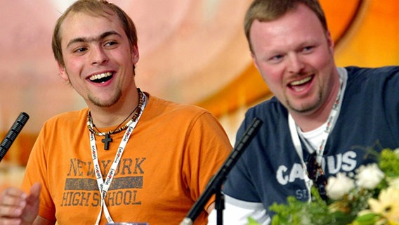 Max und Stefan Raab bei der Pressekonferenz während der Proben zum ESC Finale 2004. © dpa Foto: Kerim Okten