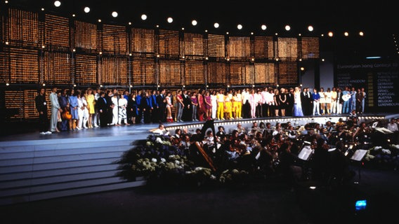 ESC 1983 in München: Alle Teilnehmer auf der Bühne. © BR Foto: Sessner