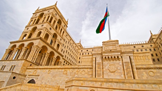 Der Regierungspalast in Baku, von den Einheimischen auch Dom Soviet genannt.  