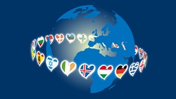 Die Länder-Fähnchen-Herzen der Eurovisionslogi laufen um eine Weltkugel.  Fotograf: Jonas Ockelmann