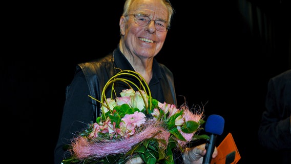 Komponistenlegende Christian Bruhn (l.) beim OGAE-Clubtreffen in München 2012 © NDR.de Foto: Patricia Batlle