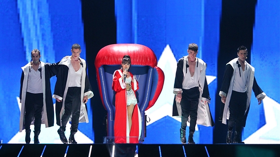 Евровидение 2011, первый полуфинал: Пой, стриптизёрша, пой