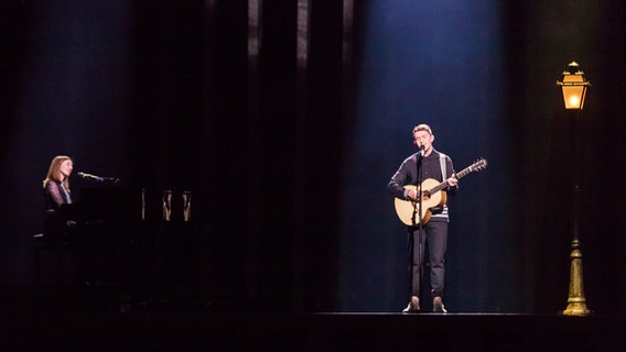 Ryan O'Shaughnessy auf der Bühne. © NDR Foto: Rolf Klatt