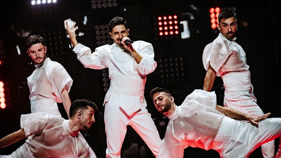 Michael Ben David (Israel) mit "I.M" auf der Bühne in Turin. © eurovision.tv/EBU Foto: Nathan Reinds