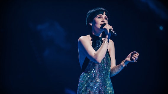Monika Liu	(Litauen) singt "Sentimentai" auf der Bühne in Turin. © eurovision.tv/EBU Foto: Nathan Reinds