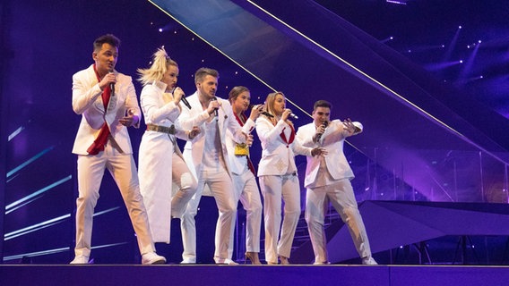 Für Montenegro steht D mol mit "Heaven" auf der ESC-Bühne. © eurovision.tv Foto: Andres Putting