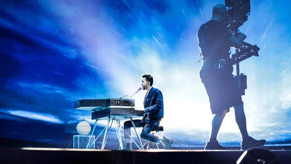 Für Niederlande steht Duncan Laurence mit "Arcade"  auf der ESC-Bühne. © eurovision.tv Foto: Thomas Hanses