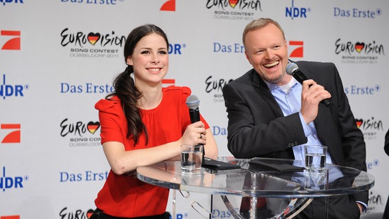 Lena und Stefan Raab bei der Pressekonferenz nach dem Finale von Unser Song für Deutschland © NDR Foto: Willi Weber