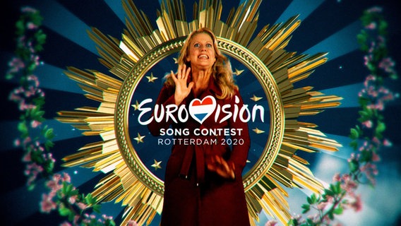 Barbara Schöneberger steht hinter dem Logo des Eurovision Song Contest 2020 in Rotterdam.  Foto: NDR