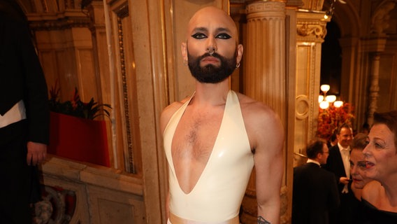 Conchita Wurst beim Wiener Opernball 2019. Conchita Wurst beim Wiener Opernball 2019. © picture alliance Foto: picture alliance / Karl Schöndorfer / picturedesk.com