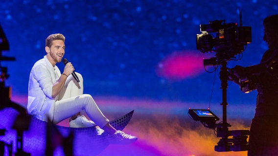 Nathan Trent auf der Bühne beim 2. Halbfinale © NDR Foto: Rolf Klatt