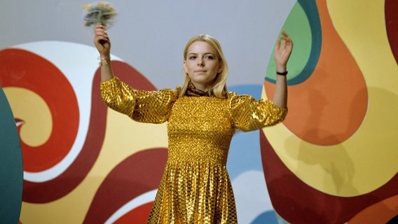 France Gall bei einem TV-Auftritt 1970 © dpa Foto: Wulf Pfeiffer