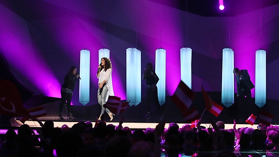 Natália Kelly für Österreich im ersten Halbfinale des Eurovision Song Contests © NDR Foto: Rolf Klatt