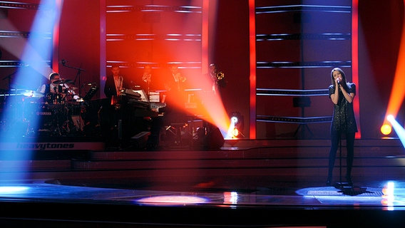 Celine Huber mit dem Song "Russian Roulette"  bei der fünften Show von "Unser Star für Baku" am 06.02.2012 in Köln © Brainpool/ProSieben Foto: Willi Weber