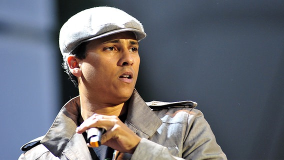 Xavier Naidoo live auf der Waldbühne in Berlin 2009. Xavier Naidoo live auf der Waldbühne in Berlin 2009. © picture-alliance/ dpa Foto: Klaus-Dietmar Gabbert