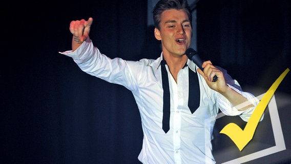Alexej Vorobyow sang auf der Eurosong-Bühne in Amsterdam seinen Beitrag "Get You" © NDR Foto: Patricia Batlle