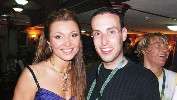 Die weisrussische ESC-Teilnehmerin Angelica Agurbash mit Alon Amir - verantwortlich für die Pressearbeit für die Sängerin (2005). © Alon Amir 