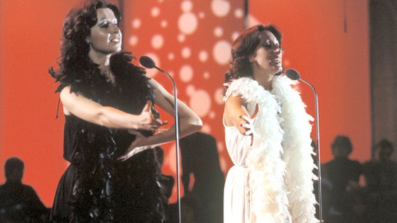 Das Duo Baccara bei einem Auftritt in den 70er-Jahren.  Foto: KPA