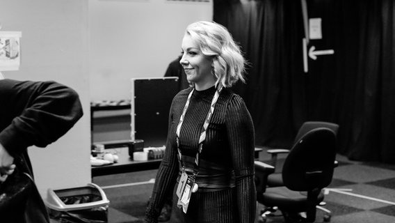 Lesley Roy (Irland) im Backstage-Bereich. © EBU Foto: Thomas Hanses