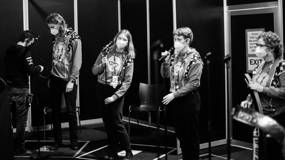 Daði og Gagnamagnið (Island) und Band im Backstage-Bereich. © EBU Foto: Thomas Hanses
