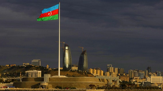 Der Flaggenplatz in Baku.  