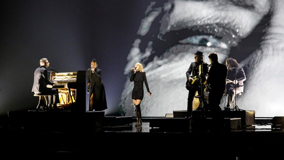 Die Band Hooverphonic (Belgien) auf der Bühne. © EBU Foto: Thomas Hanses