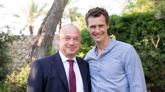 Thomas Schreiber und Tom Franz in der Deutschen Botschaft © NDR Foto: Claudia Timmann