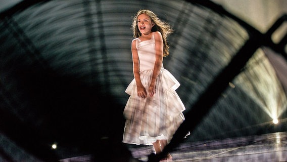 Die Junior Eurovision Song Contest Teilnehmerin Lidia Ganeva singend auf einer Bühne © EBU Foto: Anna Velikova