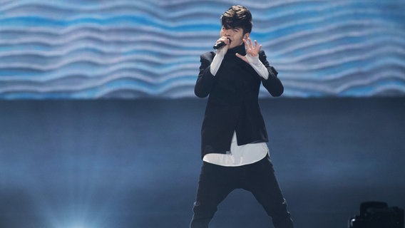 Kristian Kostov auf der ESC-Bühne in Kiew. © NDR / Rolf Klatt Foto: Rolf Klatt