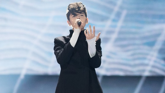 Kristian Kostov auf der ESC-Bühne in Kiew. © NDR / Rolf Klatt Foto: Rolf Klatt