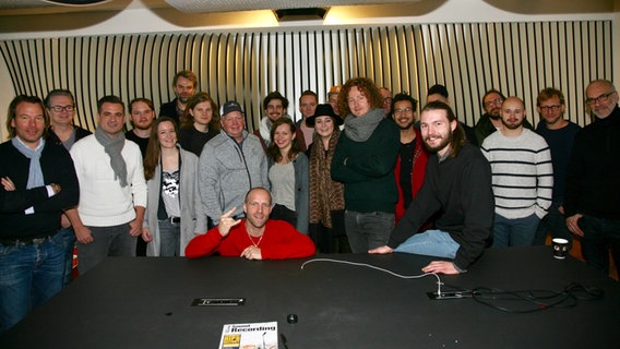 Einige Vorentscheidkandidaten sowie Texter und Komponisten beim Songwriter Camp in Berlin © Peter PRINZ ESC Blog 