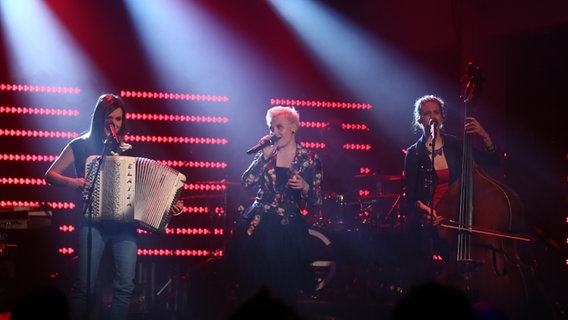 Die Band Elaiza auf der Bühne beim ESC Clubkonzert. © NDR/Rolf Klatt Foto: Rolf Klatt