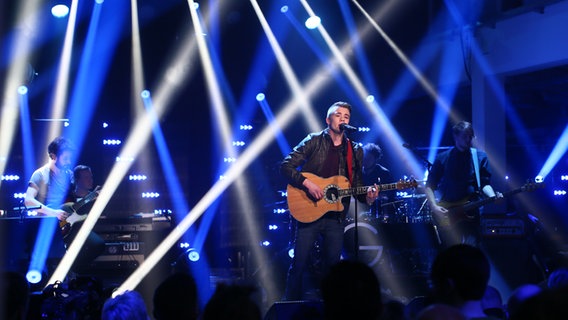 Max Krumm auf der Bühne beim ESC Clubkonzert 2014 © NDR/Rolf Klatt Foto: Rolf Klatt