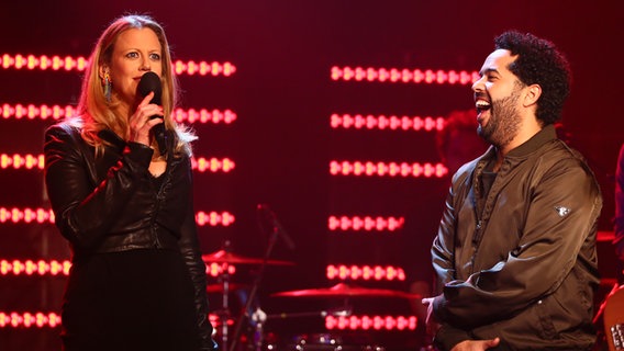 Adel Tawil und Barbara Schöneberger beim ESC Clubkonzert im Edelfettwerk. © NDR/Rolf Klatt Foto: Rolf Klatt