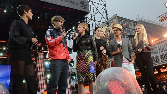 Die deutsche Jury beim Countdown für Malmö 2013 auf der Hamburger Reeperbahn. © NDR Foto: Uwe Ernst