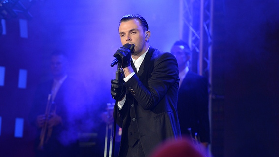 Hurts beim Countdown für Malmö 2013 auf der Hamburger Reeperbahn. © NDR Foto: Uwe Ernst