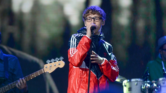 Tim Bendzko beim Countdown für Malmö 2013 auf der Hamburger Reeperbahn. © NDR Foto: Uwe Ernst