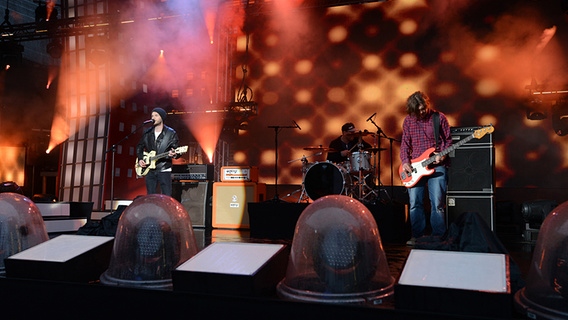 Sportfreunde Stiller beim Countdown für Malmö 2013 auf der Hamburger Reeperbahn. © NDR Foto: Uwe Ernst