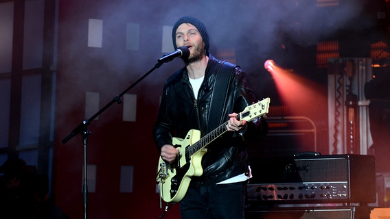 Sportfreunde Stiller beim Countdown für Malmö 2013 auf der Hamburger Reeperbahn. © NDR Foto: Uwe Ernst