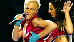 Deen vertrat beim ESC 2004 Bosnien-Herzegowina Deen vertrat beim ESC 2004 Bosnien-Herzegowina © dpa Foto: Jochen Luebke