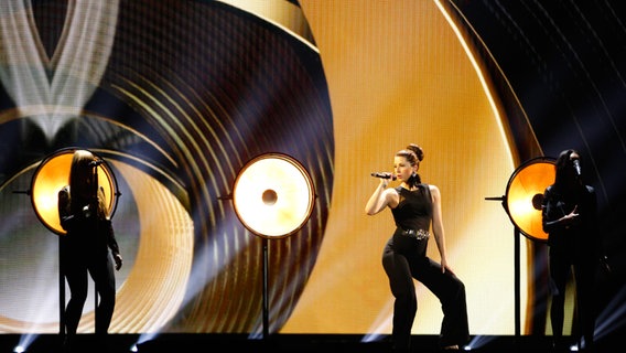 Ann Sophie probt auf der ESC Bühne in Wien. © Rolf Klatt / NDR Foto: Rolf Klatt