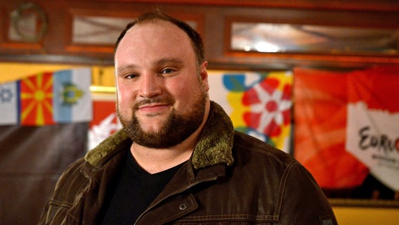 Alex Diehl auf der Bühne in München beim OGAE-Clubtreffen 2016 © NDR Foto: Patricia Batlle