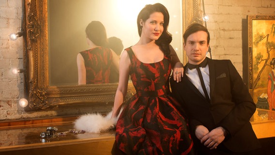 Alex Larke und Bianca Nicholas vertreten als Electro Velvet Großbritannien beim ESC in Wien © BBC/Sarah Dunn 